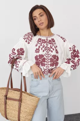 Жіноча вишиванка з квітковою вишивкою хрестиком 05635