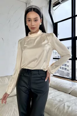 Шовкова блуза зі стійкою шампань 21314