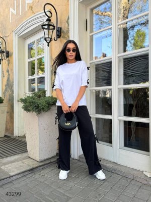 Костюм женский с бантиками 43299 белый