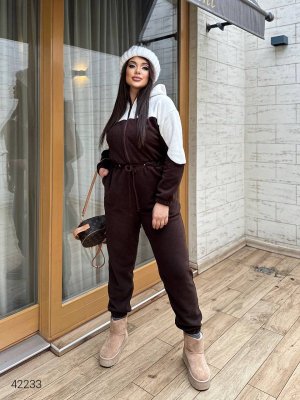 Теплый женский комбинезон 42233 коричневый
